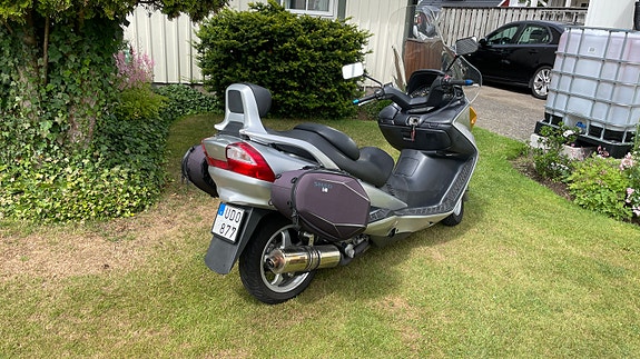 Suzuki AN400 Burgman 2 of 10