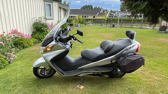 Suzuki AN400 Burgman 4 of 10