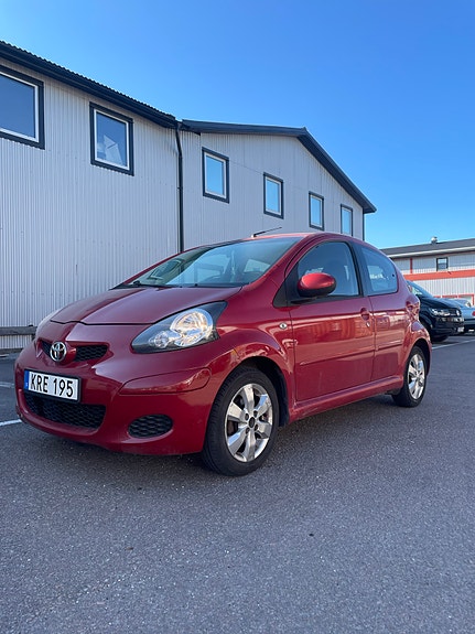 Toyota Aygo 2 of 7