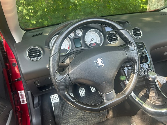 Peugeot 308 2 of 5