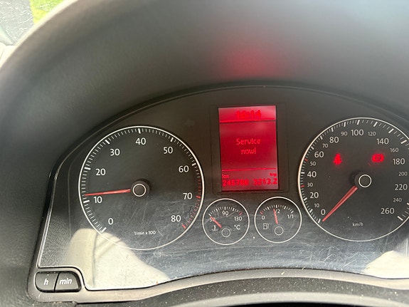 Volkswagen Golf V 2 of 4