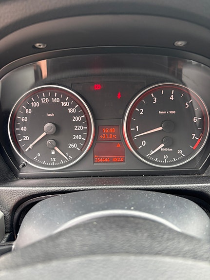 BMW 325i 2 of 5