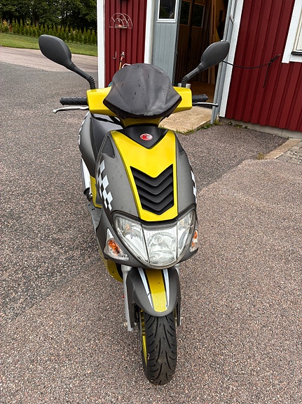Kymco Super9 A/C 2 of 3
