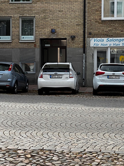 Toyota Prius Plug-in Hybrid 3 of 4