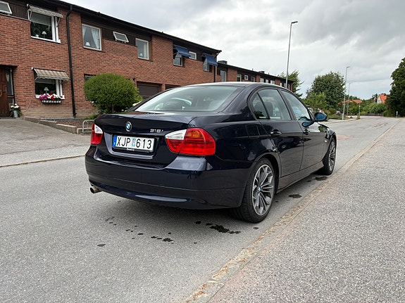 BMW 318i 8 of 15