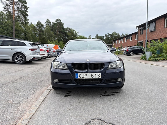 BMW 318i 9 of 15