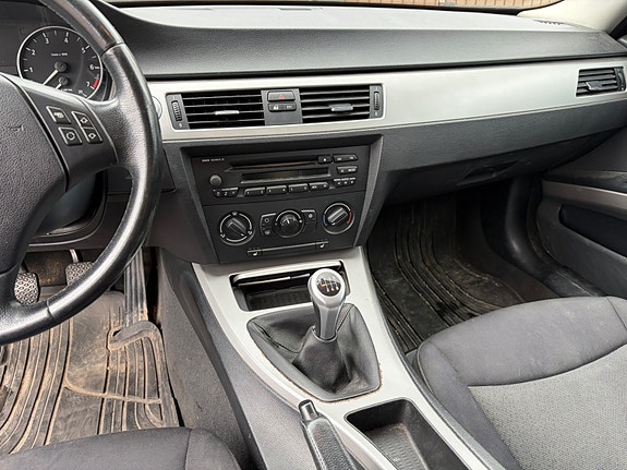 BMW 318i 15 of 15