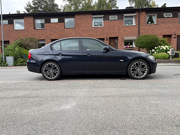 BMW 318i 2 of 5