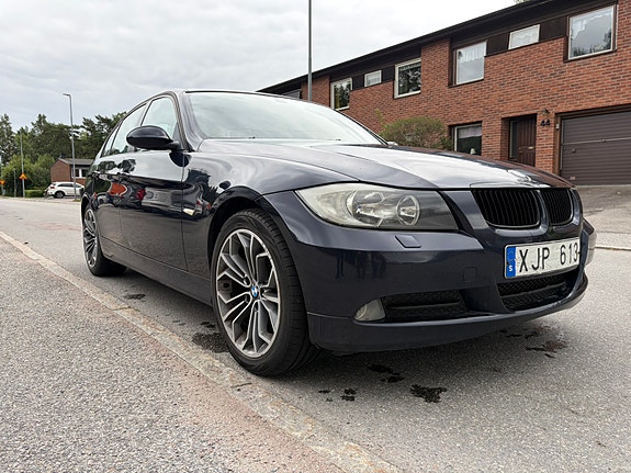 BMW 318i 4 of 5