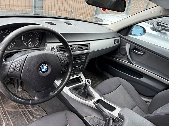 BMW 318i 14 of 15