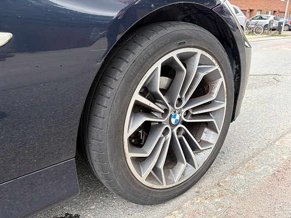 BMW 318i 3 of 5