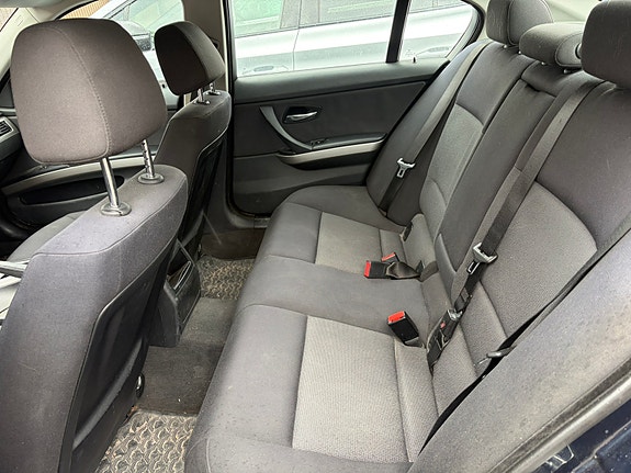 BMW 318i 12 of 15
