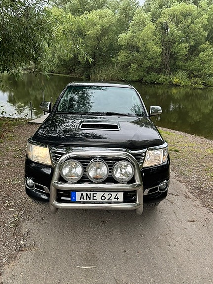 Toyota HiLux 3 of 8