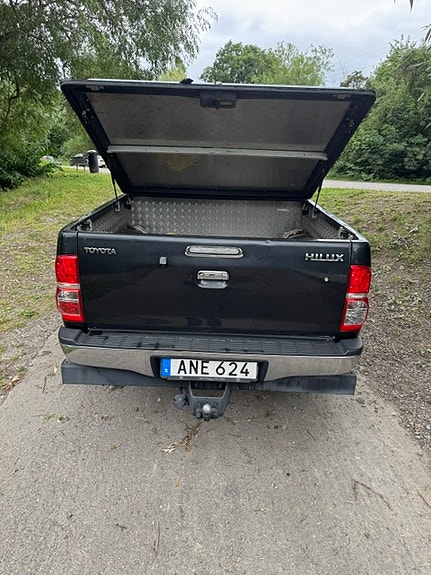 Toyota HiLux 7 of 8
