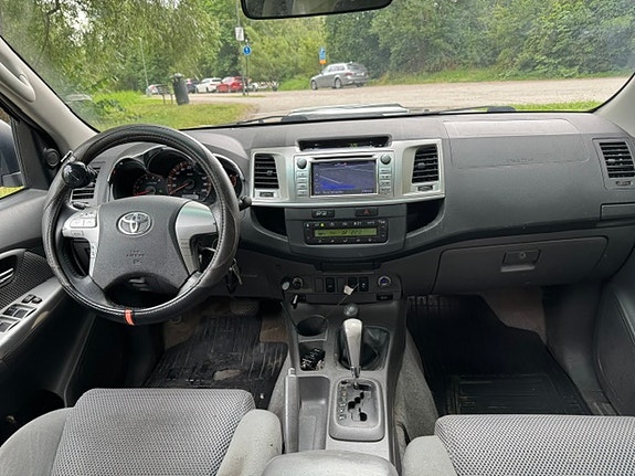 Toyota HiLux 5 of 8