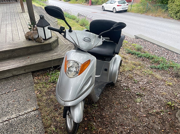 Eloped Scooty 7 of 8
