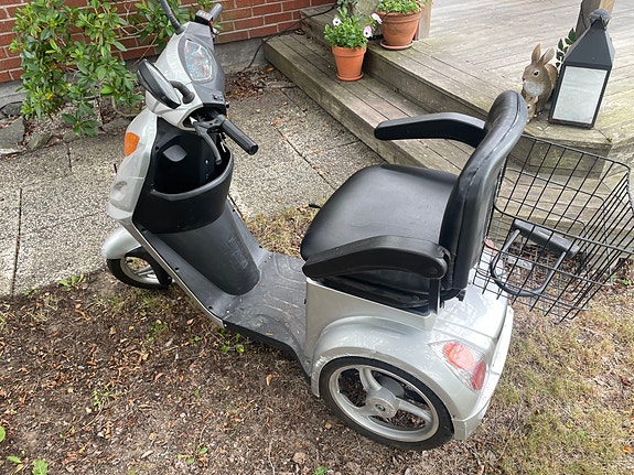 Eloped Scooty 8 of 8