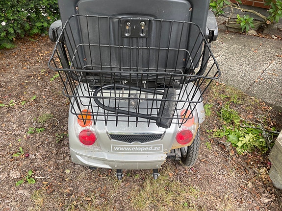 Eloped Scooty 3 of 8