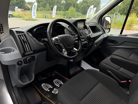 Ford Transit 8 of 15