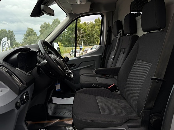 Ford Transit 9 of 15