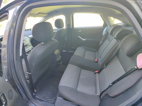 Ford Mondeo 17 of 20