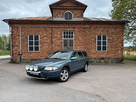 Volvo XC70 2 of 4