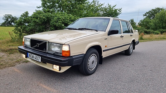 Volvo 740 2 of 5
