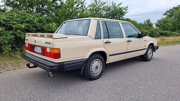 Volvo 740 3 of 5
