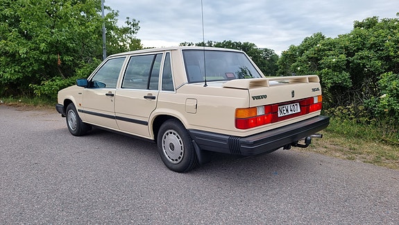 Volvo 740 4 of 5