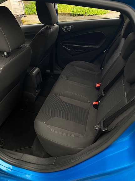Ford Fiesta 2 of 5