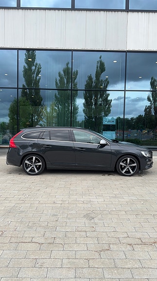 Volvo V60 3 of 5