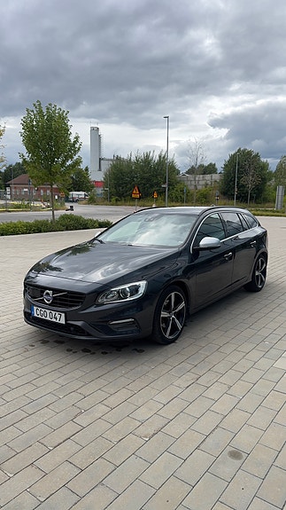 Volvo V60 2 of 5