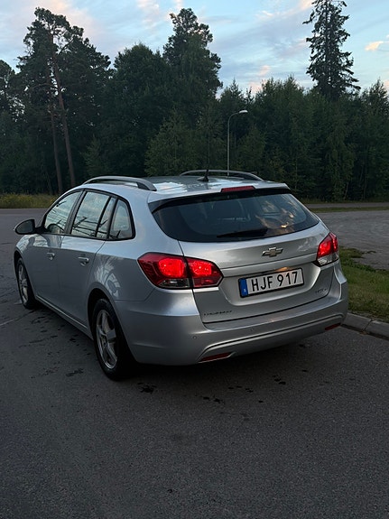 Chevrolet Cruze 2 of 6