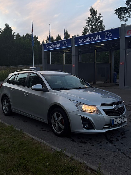 Chevrolet Cruze 3 of 6