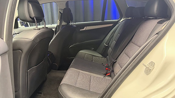 Mercedes-Benz C220 16 of 30