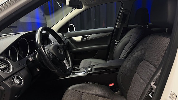 Mercedes-Benz C220 13 of 30