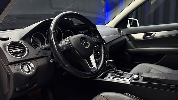 Mercedes-Benz C220 14 of 30