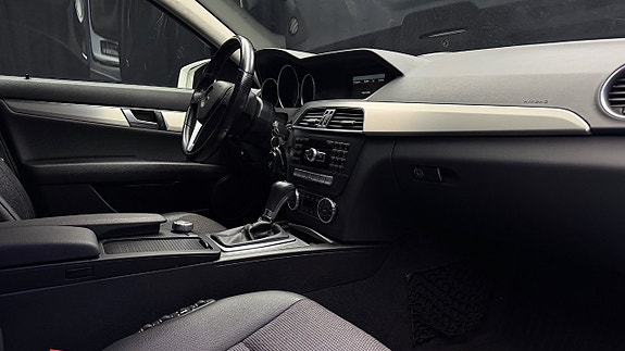Mercedes-Benz C220 17 of 30