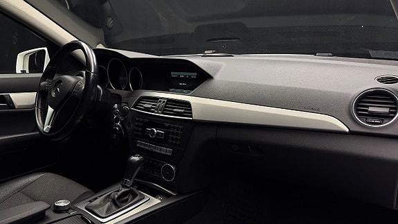Mercedes-Benz C220 18 of 30