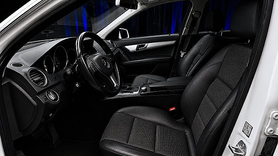 Mercedes-Benz C220 11 of 30