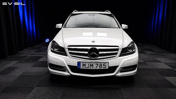 Mercedes-Benz C220 2 of 30