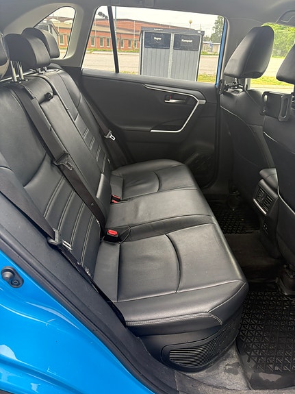 Toyota RAV4 6 of 11