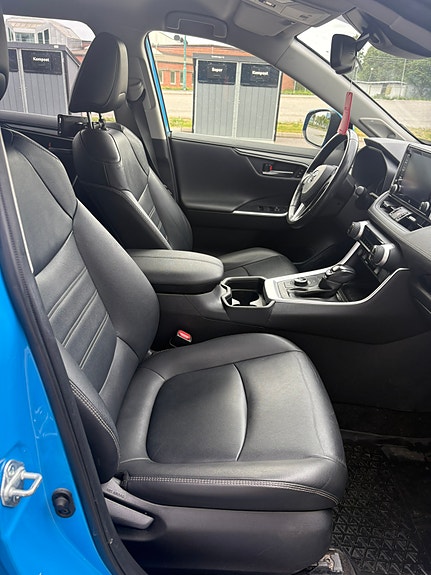 Toyota RAV4 7 of 11