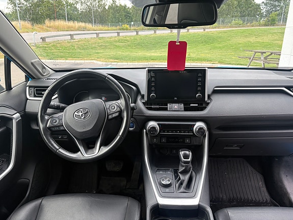 Toyota RAV4 8 of 11
