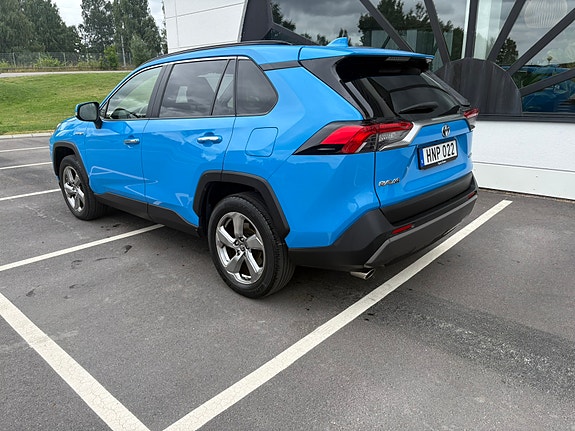 Toyota RAV4 3 of 11