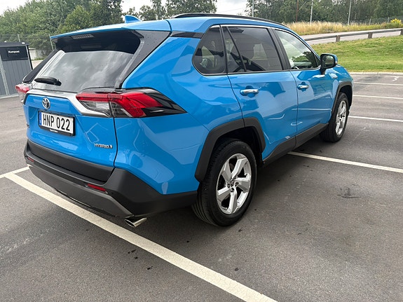 Toyota RAV4 4 of 11