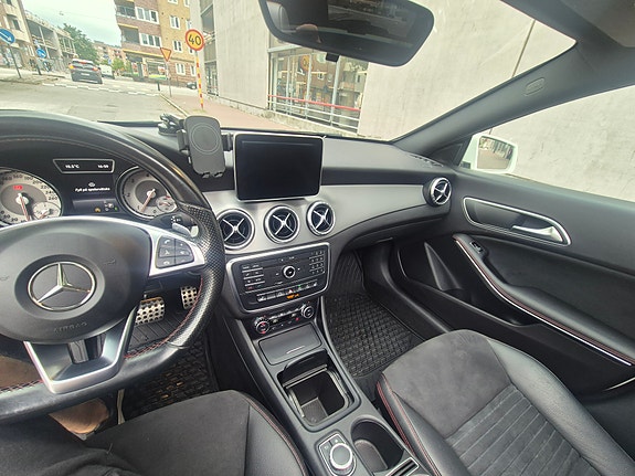 Mercedes-Benz CLA200 10 of 11