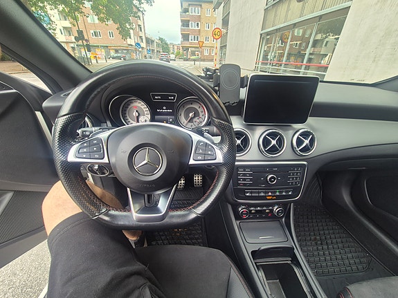 Mercedes-Benz CLA200 5 of 11