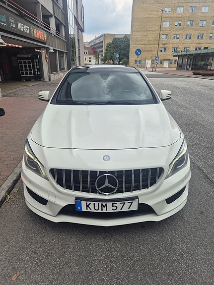 Mercedes-Benz CLA200 2 of 11