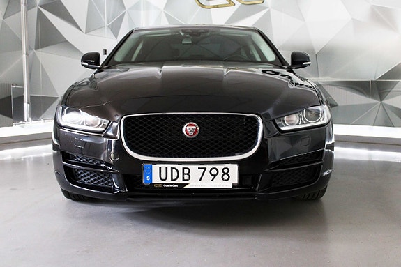 Jaguar XE 9 of 20